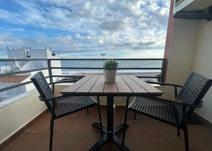 Maravilloso Apartamento En Primera Linea De Playa Con Vistas Al Mar En Caleta De Velez 2 D