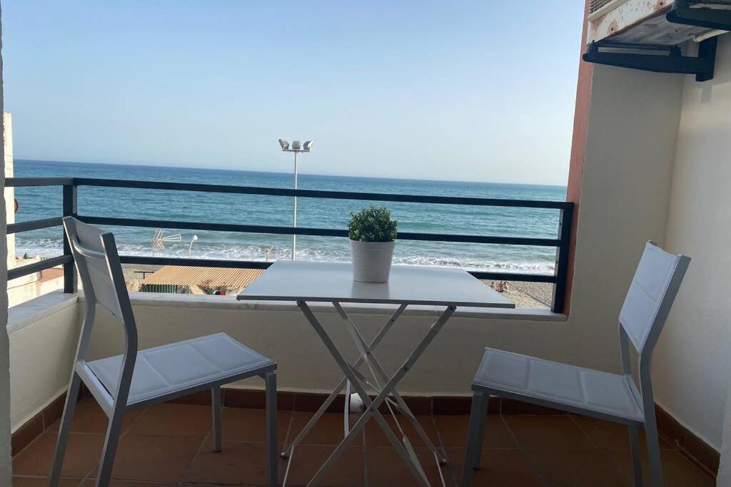 Maravilloso En Primera Linea De Playa Con Vistas Al Mar En 2 D Apartment *